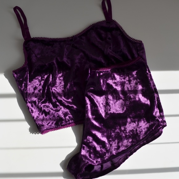 Two-Piece Velvet Lingerie Lounge Set - Picture 4 of 9